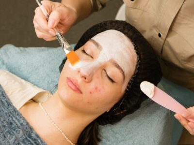 Zinksalbe gegen Pickel Hautunreinheiten und Akne mit Zink bekämpfen