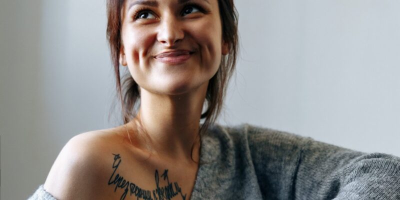 Tattoo Sprüche für starke Frauen: beliebte Motive, Zitate und mehr finden