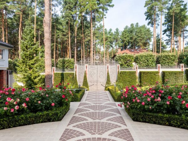 Günstige Gartenweg Ideen für eine kreative Gartengestaltung