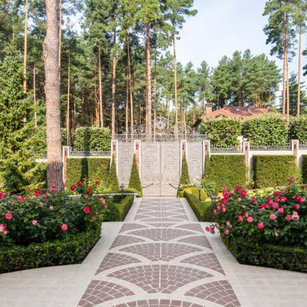 Günstige Gartenweg Ideen für eine kreative Gartengestaltung