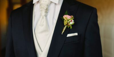 Hochzeitoutfit für Männer stilvoll und modern kombiniert