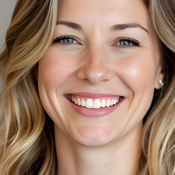 Peppige Frisuren für Frauen ab 50 mit rundem Gesicht Jünger aussehen mit stilvollem Haarschnitt