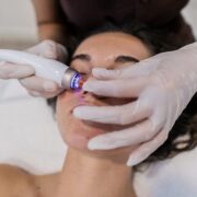 Hydrafacial und Microneedling